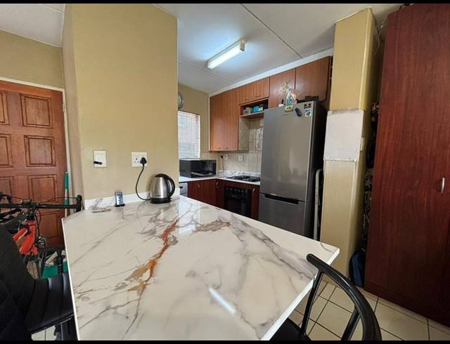 2 BEDROOM TOWNHOUSE FOR SALE IN STRUBENSVALLEI
